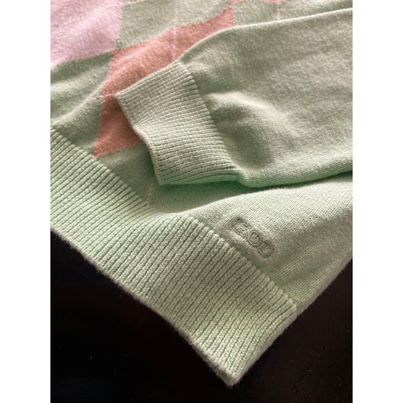 IZOD Pastel Green Argyle V-Neck Sweater sz S - Picture 6 of 11